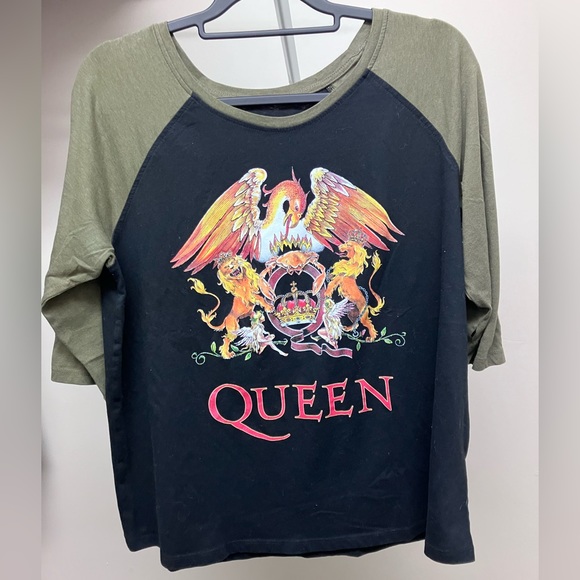 official merch Tops - ❣️SOLD❣️L ptp 20 QUEEN VINTAGE BAND TEE sweater bohemian rhapsody